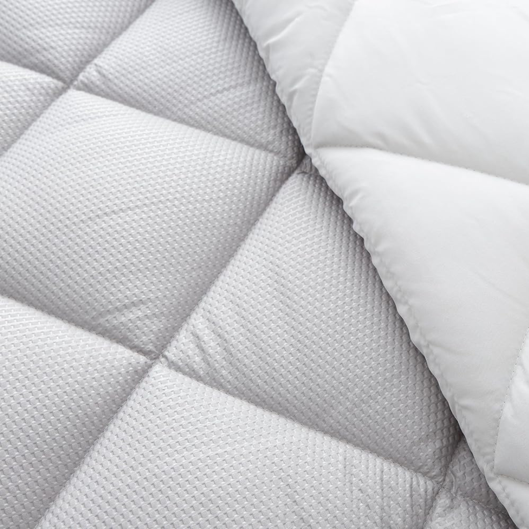 Novotextil- Couette bicolore. microfibre. Densité 350gr/m2 Biege
